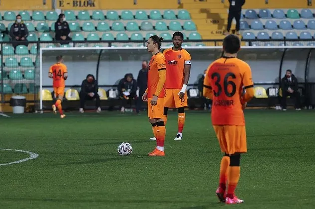 Galatasaray, Fatih Karagümrük'e mağlup oldu! (MS: Fatih Karagümrük 2-1 Galatasaray)