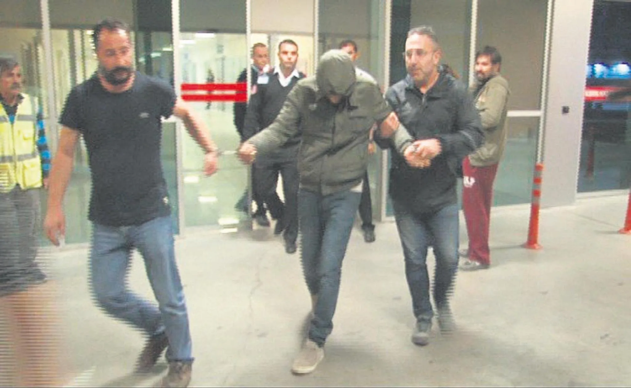Sapık kafeste!