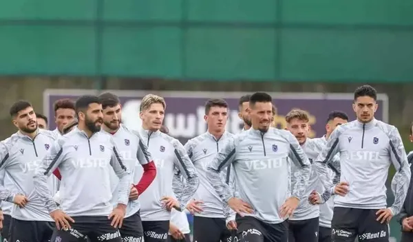 sezon-finali-bordo-mavililerden-fernerbahce-derbisine-ozel-siki-hazirlik-1684362740283.jpeg Sezon finali: Bordo mavililerden Fernerbahçe derbisine özel sıkı hazırlık!-5