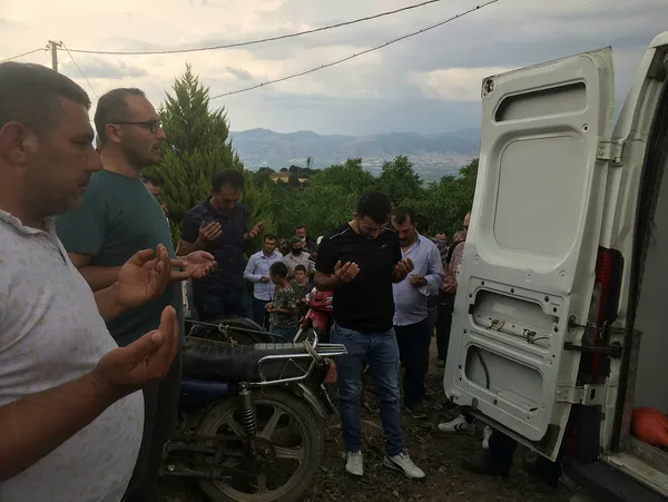 sulama-havuzuna-dusen-25-yasindaki-mustafa-burak-bogularak-oldu-1624226000236.jpg Sulama havuzuna düşen 2,5 yaşındaki Mustafa Burak, boğularak öldü!-2