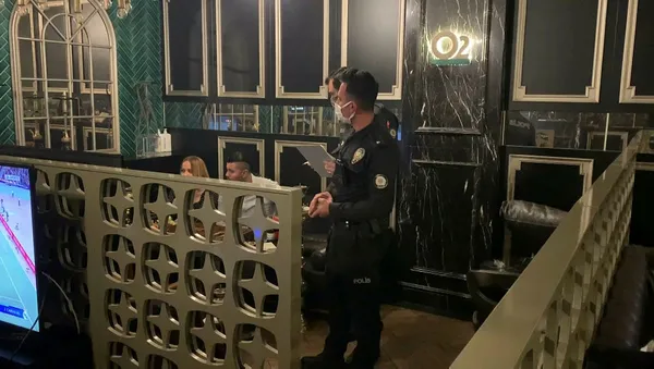 İstanbul Ataşehir'de pes dedirten görüntüler! Yasağa rağmen nargile keyfi!-5