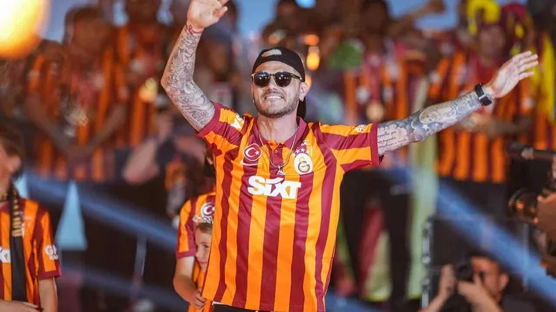 Galatasaray'a transferde şampiyon forvet! İtalyanlar yıldız futbolcuyu son dakika haberi olarak duyurdu-2