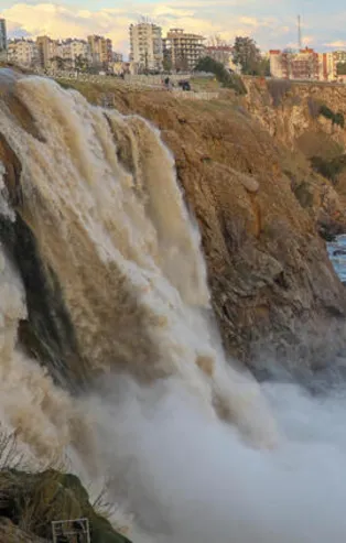 Antalya'daki Düden Şelalesi'nden çamur aktı!