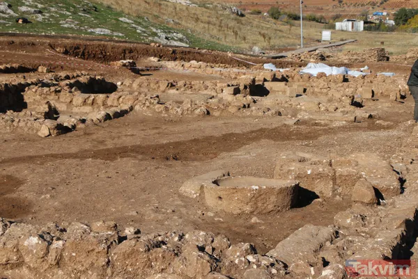 24 Mayıs'tan bu yana sürüyordu! Adıyaman'daki Pente Antik Kenti'ndeki kazılarda çok önemli bulgulara ulaşıldı - 23