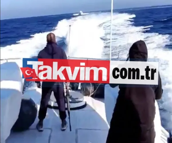 Atina 'ateşle' oynuyor! Sahil güvenlik botumuza gerçek mermilerle ateş açtılar: Yunan basınında 'Ege'de savaş' manşetleri-9