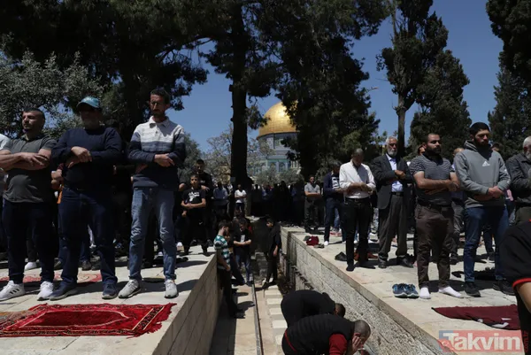 İsrail'in baskın düzenlediği Mescid-i Aksa'da 60 bin kişi cuma namazı kıldı! - 23