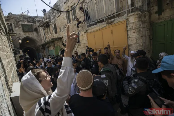 Siyonist işgalcilerden İsrail polisi eşliğinde Mescid-i Aksa'ya alçak baskın - 16