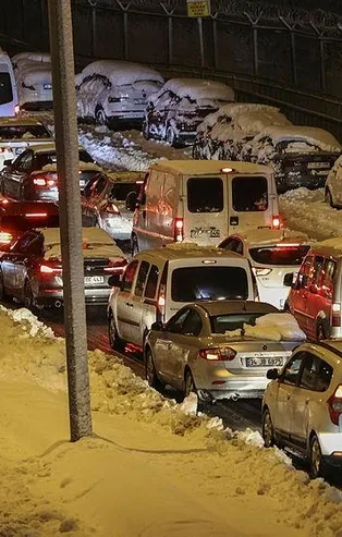 CHP'li İBB karla mücadelede sınıfta kaldı İstanbullu perişan oldu! Rezaleti 2017 tarihli kar haberini silerek örtmeye çalıştılar