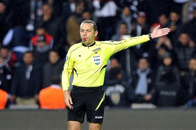 Cüneyt Çakır Porto-Roma maçını yönetecek