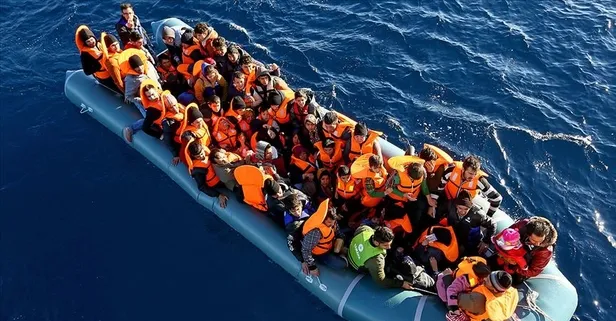 İzmir açıklarında 50 kaçak göçmen yakalandı