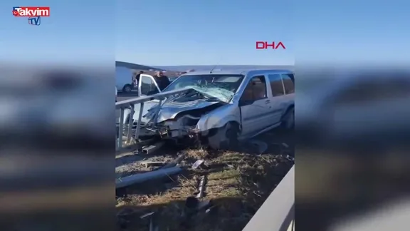 Bingöl'de araç bariyere girdi: 1'i ağır 2 yaralı