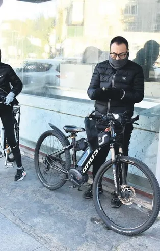 Serdar Ortaç ve aşkı Seçil Gür Boğaz’da pedal çevirdi