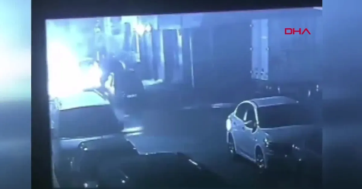 İzmir Buca'da önce polislerden kaçtı ardından kaza yaptı! O anlar güvenlik kamerasında