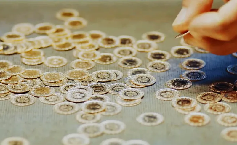 kiyida-kosede-altini-olanlar-dikkat-kulceden-yarima-ceyrekten-grama-uretimi-boyle-yapiliyor-1723015378078.jpg Külçeden yarıma, çeyrekten grama üretimi böyle yapılıyor! Kıyıda köşede altını olanlar baksın-6