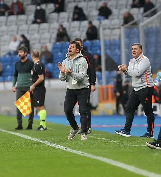 basaksehir-zorlu-kasimpasa-mucadelesinde-son-dakika-3-puani-kapti-2-1-1639235478481.jpeg Başakşehir zorlu Kasımpaşa mücadelesinde son dakika 3 puanı kaptı! 2-1-6