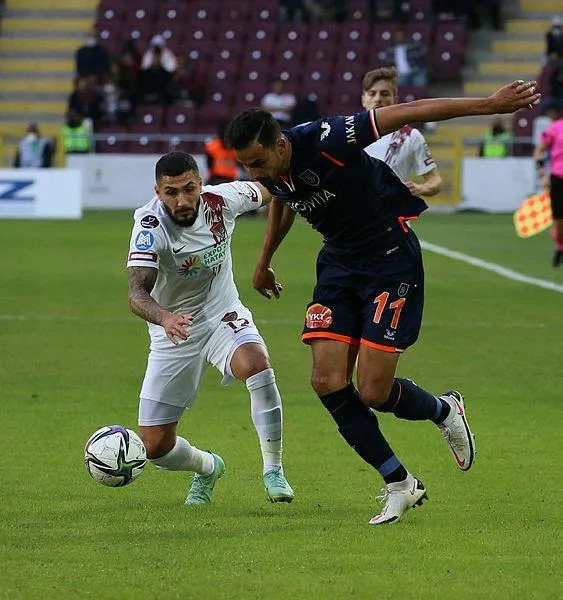 basaksehir-hataya-dusmedi-atakas-hatayspor-0-3-basaksehir-mac-sonucu-ozet-1638716921345.jpeg Başakşehir 'Hatay'a düşmedi! (Atakaş Hatayspor 0-3 Başakşehir MAÇ SONUCU ÖZET)-2