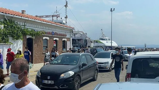 Son dakika: Turizm cenneti Bozcaada'ya olan yoğun ilgi pandemi kurallarını tehdit ediyor-3