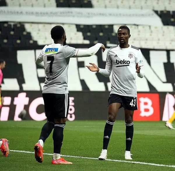 Beşiktaş'tan ayrılan Bernard Mensah PAOK yolcusu-5