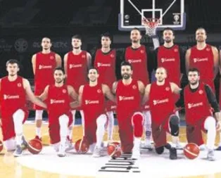 12 Dev Adam bugün Karadağ ile oynuyor