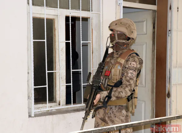 Van'da metruk binada Afganistan uyruklu 13 göçmen yakalandı - 11