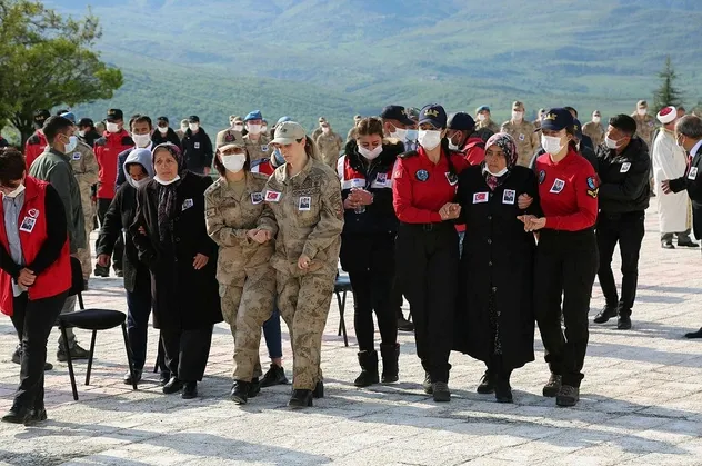 Son dakika: Munzur Çayı'nda akıntıya kapılarak şehit olan Uzman Çavuş Güneş için tören düzenlendi