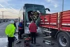 Kütahya'da yolcu otobüsü tıra çarptı: 14 yaralı