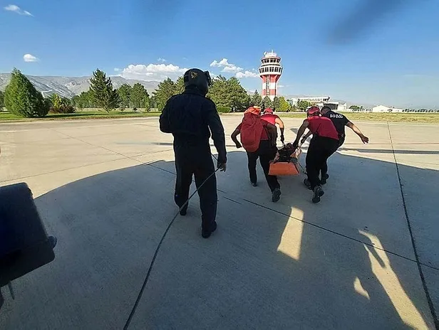 erzincanda-arazide-arastirma-yaptigi-sirada-kayaliklardan-dusen-muhendis-helikopterle-kurtarildi-1690908457508.jpeg