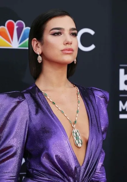 Dua Lipa New York sokaklarında iç çamaşırsız gezdi-4