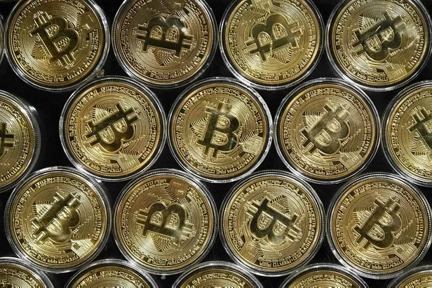 Bitcoin trilyon dolarlık varlıklar arasına katıldı! 20 Şubat Bitcoin'de yeni zirve kaç dolar oldu?-6