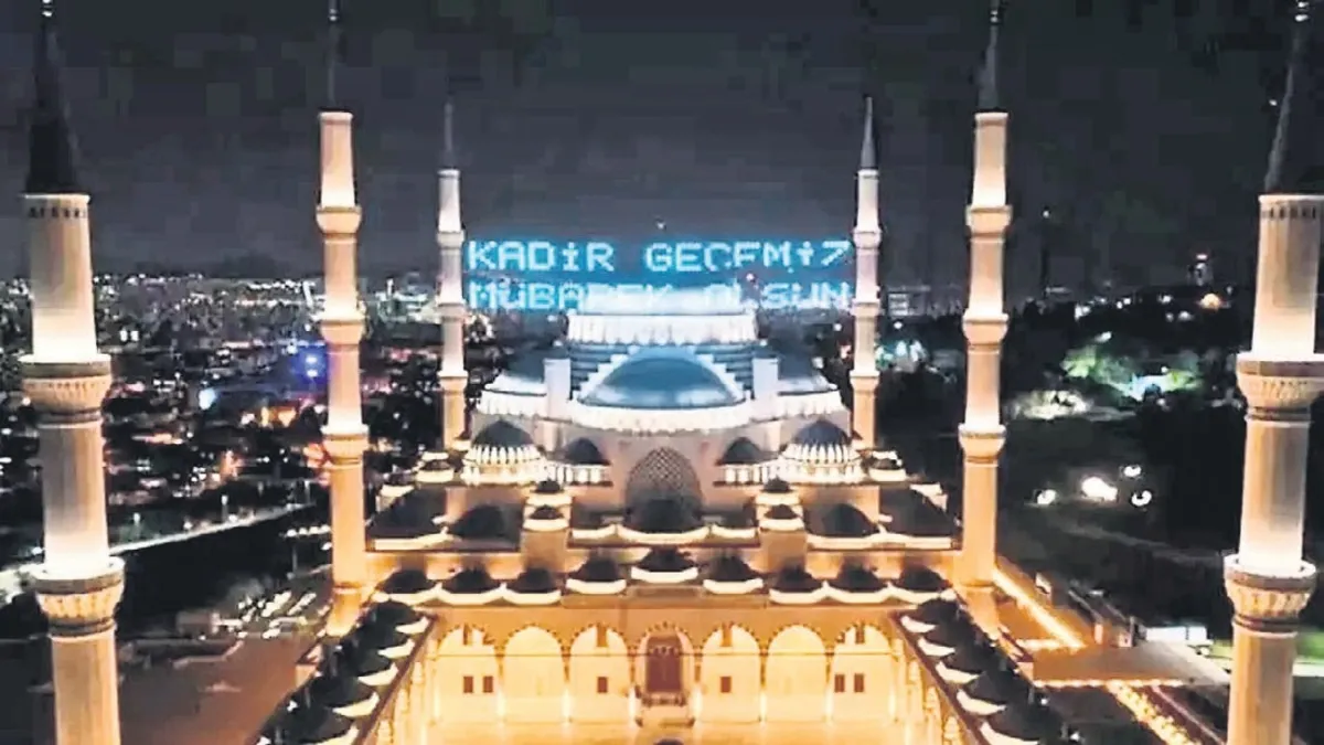 Prof. Dr. Nihat Hatipoğlu kaleme aldı: Bin aydan hayırlı gece