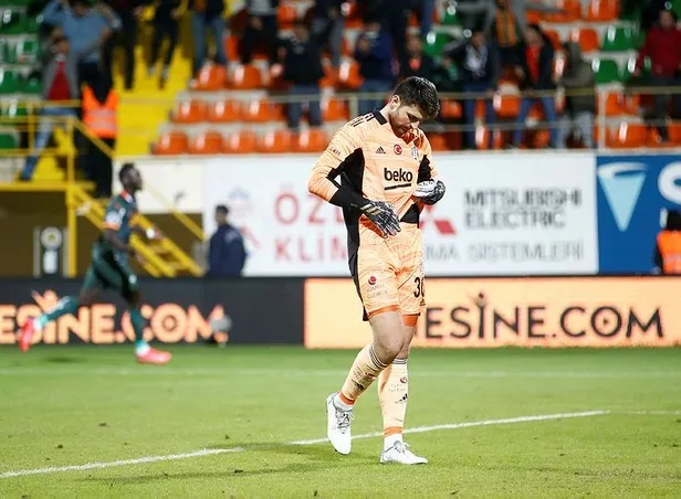 besiktasta-kritik-zirve-kotu-sonuclar-masaya-yatirilacak-1637528244631.jpeg Beşiktaş’ta kritik zirve! Yönetim Sergen Yalçın'la bir araya gelerek kötü sonuçları masaya yatırılacak-8