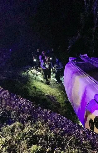 Son dakika: Turistleri taşıtan minibüs Nemrut Dağı’nda kaza yaptı: 12 yaralı