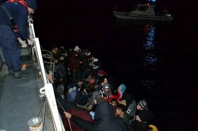 Son dakika haberi: Çeşme açıklarında 131 kaçak göçmen yakalandı