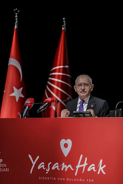 chpde-kriz-bitmiyor-eski-kadin-kollari-baskani-fatma-kose-ile-kadin-kollari-baskani-aylin-nazliaka-kemal-kilicdaroglunun-onunde-tartisti-1607169090060.jpg CHP'de kriz bitmiyor: Eski Kadın Kolları Başkanı Fatma Köse ile Kadın Kolları Başkanı Aylin Nazlıaka Kemal Kılıçdaroğlu'nun önünde tartıştı-4