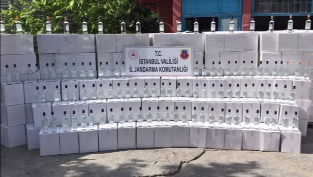 Sahte içki ve dezenfektan üretip sağlıkla oynayacaklardı! Jandarma’dan 1.9 milyonluk alkole darbe-2
