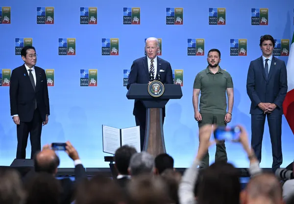 Ukrayna Devlet Başkanı Volodimir Zelenskiy'nin 'yalnız' pozunun perde arkası: Ukrayna cephesi bastırdı NATO rest çekti-22