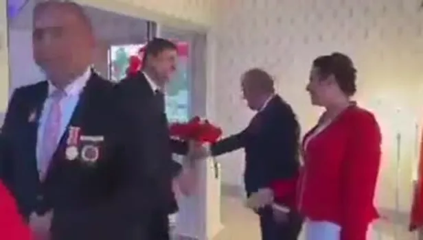 28 Şubat kafası! Tokat'ta bir grup rütbeli asker valiyi görmezden geldi