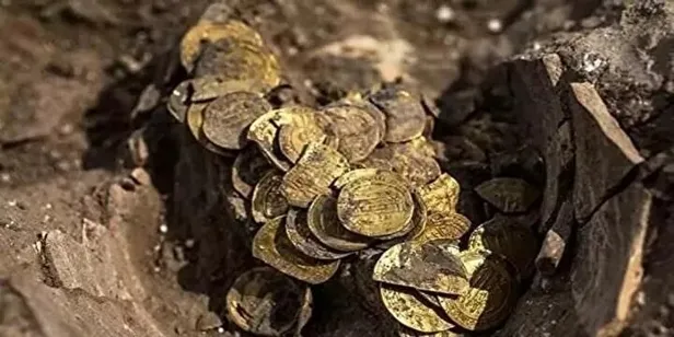 tarihe-gececek-kesif-308-yillik-kayip-hazine-bulundu-denizin-altindan-oluk-oluk-altin-cikti-1700215757361.jpg