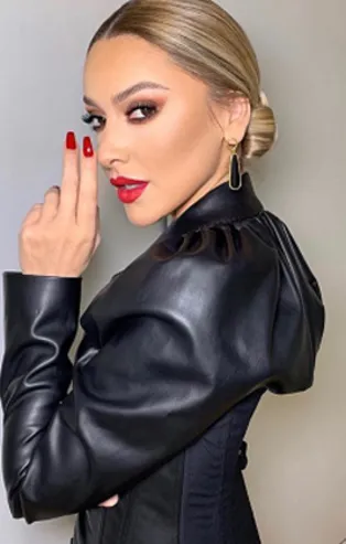 Manken Deniz Akkaya'dan şarkıcı Hadise'ye olay yaratacak sözler: Beyonce’nin kötü bir replikası...