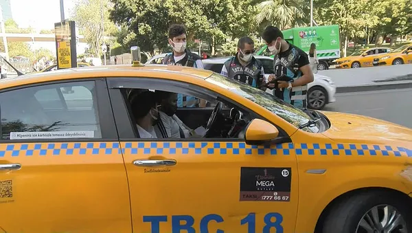 beyoglunda-trafikten-men-edilen-taksinin-surucusu-isyan-etti-adam-mi-ezdim-1630568583567.jpg