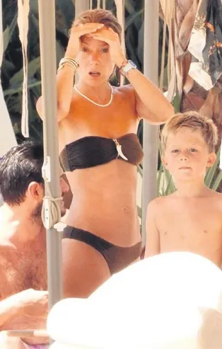 Şaşkın Bade! Oyuncu Bade İşçil Bodrum'da objektiflere takıldı