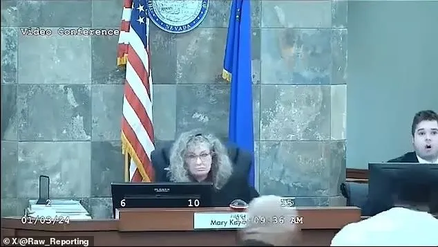 abdde-skandal-dava-las-vegasta-sartli-tahliyesi-reddedilen-sanik-kursuye-atlayip-yargica-saldirdi-1704353797852.jpeg ABD’de skandal dava! Las Vegas’ta şartlı tahliyesi reddedilen sanık kürsüye atlayıp yargıca saldırdı-2