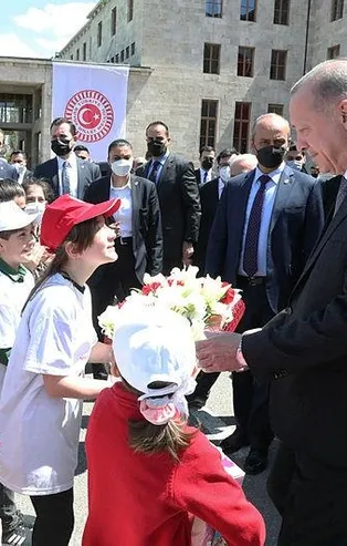 Başkan Erdoğan TBMM'de çocuklarla bir araya geldi! Gülümseten "sigara" diyaloğu