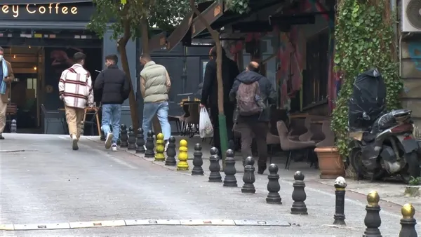ben-supermanim-deyip-milletin-ustune-uctu-kadikoyde-bir-ilginc-olay-1639640891397.jpg "Ben Superman'im" deyip milletin üstüne uçtu! Kadıköy'de bir ilginç olay-2