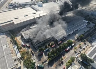 Gaziantep’te tekstil fabrikasında yangın: Müdahale dronla görüntülendi