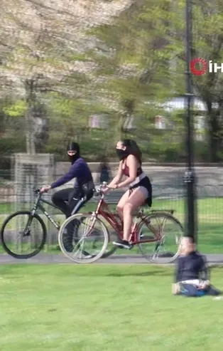 İngilizler, korona yasağına aldırış etmedi! Parklara akın ettiler