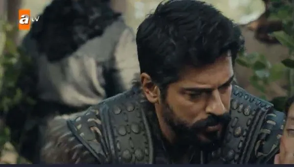 kurulus-osmanda-nefes-kesen-sahne-osman-bey-ve-bala-hatun-ogullari-alaeddini-kurtardi-1666208623804.jpg Kuruluş Osman’da nefes kesen sahne: Osman Bey ve Bala Hatun oğulları Alaeddin’i kurtardı!-6