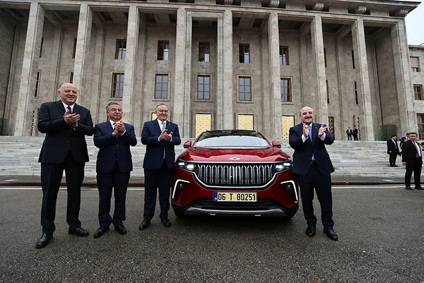 turkiyenin-otomobili-togg-mecliste-bakan-varank-direksiyonda-1670746706445.jpg
