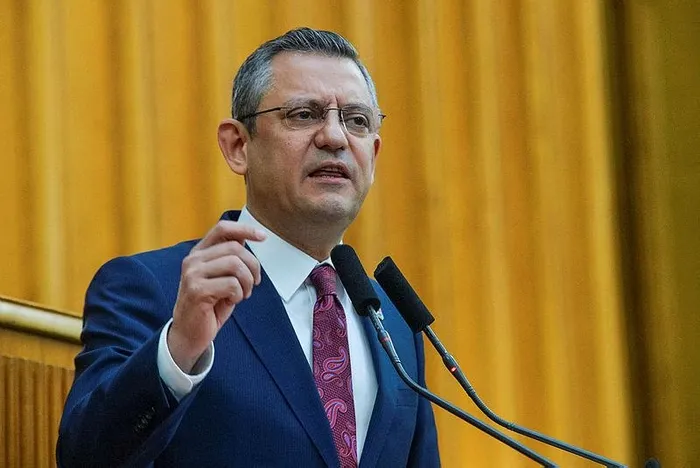 bunu-da-yapti-kandille-dem-tutan-ozgur-ozel-bolucu-ittifaki-perdelemek-icin-15-temmuza-dil-uzatti-rezil-sozler-1706014892278.jpeg Bunu da yaptı! Kandil'le DEM tutan Özgür Özel bölücü ittifakı perdelemek için 15 Temmuz'a dil uzattı: Rezil sözler-4