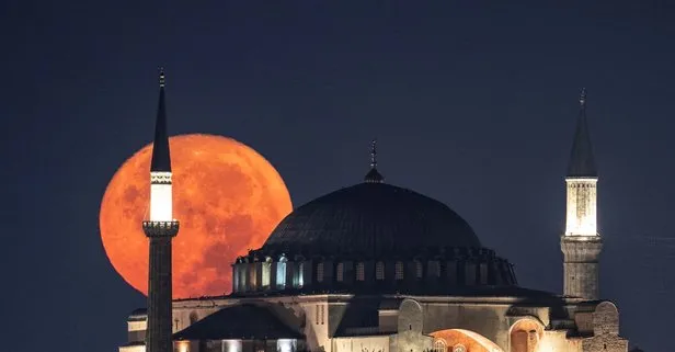 ’Süper Ay’ İstanbul ve Ankara’da geceyi aydınlattı